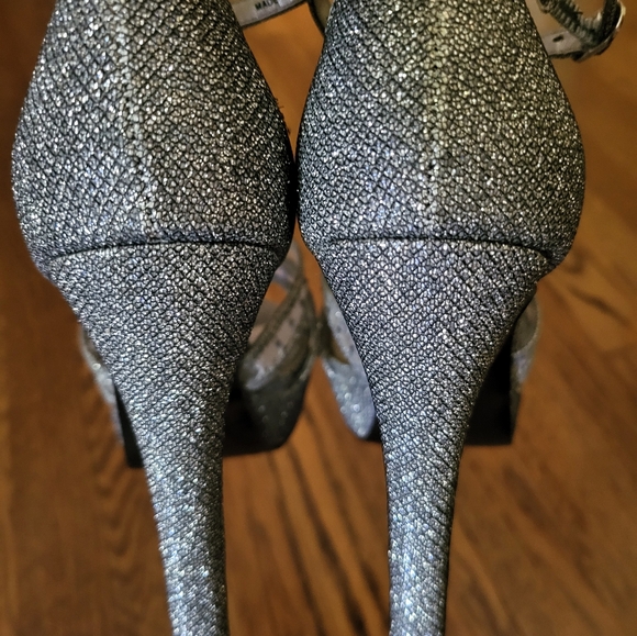 Adrianna Papell strappy platform shoe, Size 7, Silver and Mesh. Special occasion - Picture 6 of 6